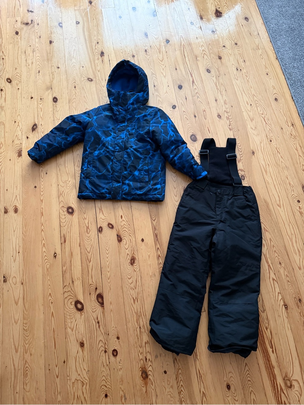Boys Children’s Place size 6 Winter Jacket and snow pants